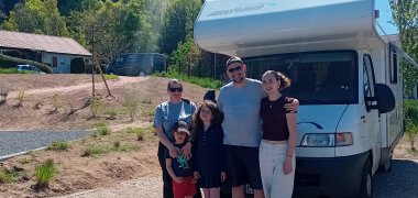 Tourisme : Rencontre avec une famille de camping-cariste.