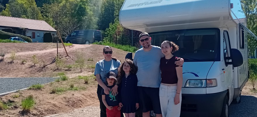 Tourisme : Rencontre avec une famille de camping-cariste.