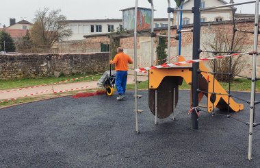 RÉFECTION DU SOL DE L'AIRE DE JEUX